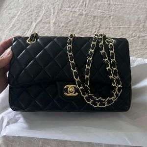 Chanel classic flap black quilted leather shoulder bag